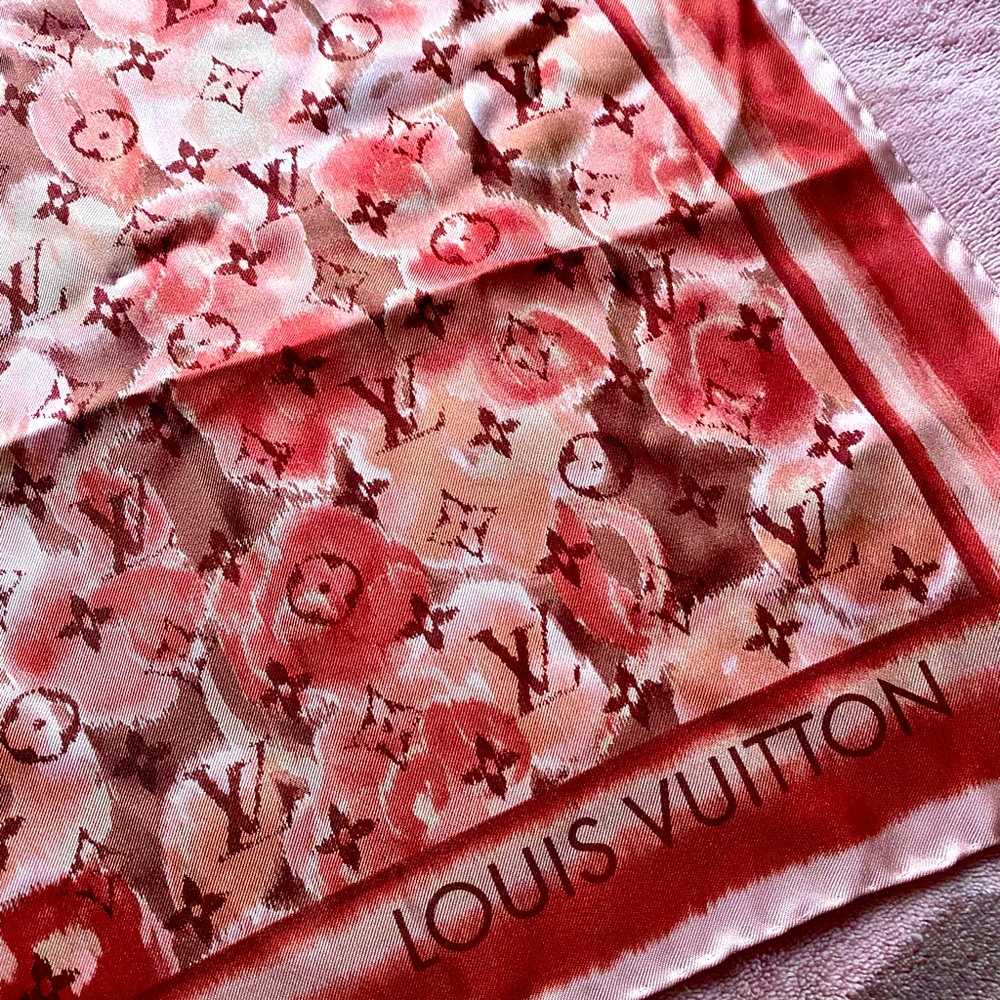 Louis Vuitton Paris silk 🧣 NWOT Pink 💯 Silk Scarf - Picture 3 of 6